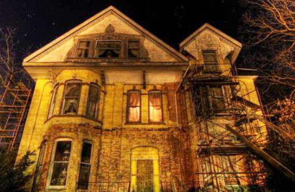 Maisons hantées, fantômes, vampires : de simples légendes ? Maisons hantées, fantômes, vampires : de simples légendes ?